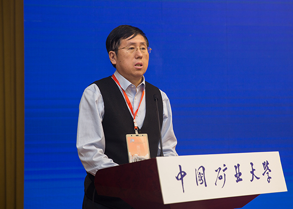 同煤集团科技委主任于斌发言.jpg 同煤集团科技委主任于斌发言.jpg