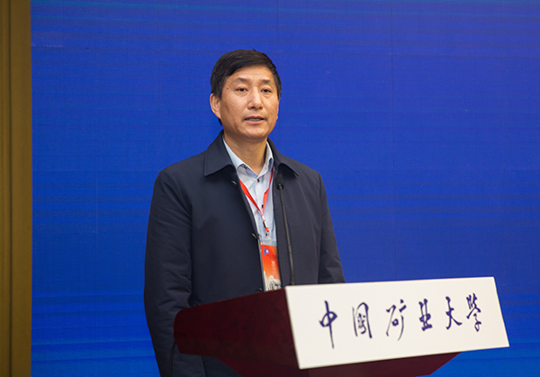 龙煤集团副总工程师范兴玉发言.jpg 龙煤集团副总工程师范兴玉发言.jpg