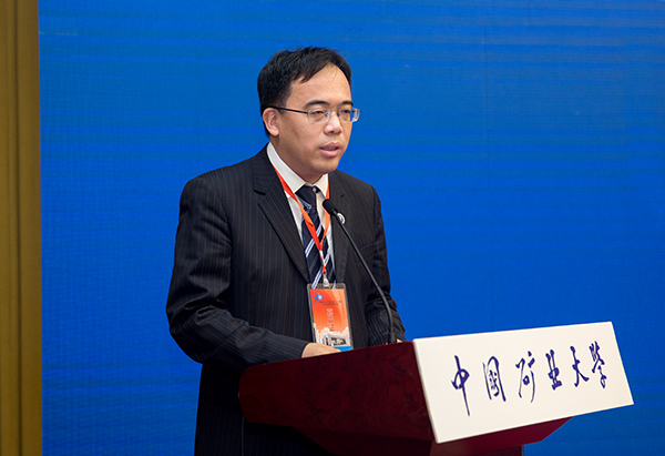 副校长周福宝主持大会.jpg 副校长周福宝主持大会.jpg
